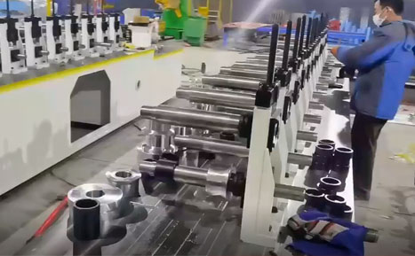 Máquina de conformación de rodillos de quilla de acero ligero, se puede personalizar de acuerdo a sus necesidades
