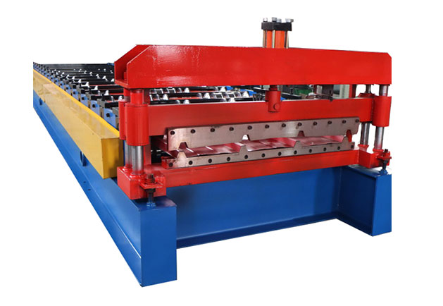 Trapezoidal roof roll forming machine