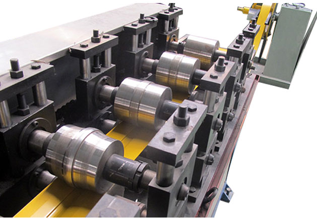 T grid roll forming machine